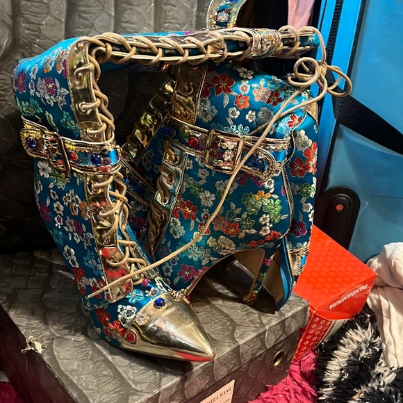 Blue Floral Boot heels - Picture 2 of 3